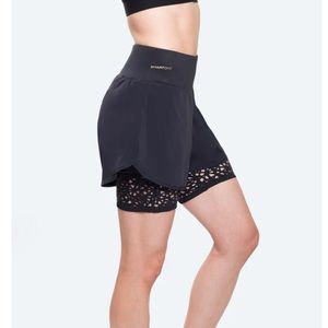 Smartone Kate black athletic layered yoga running shorts. Large.
